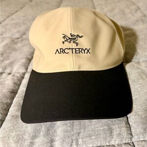 NEW Arc'teryx Tan and Black Cap S/M